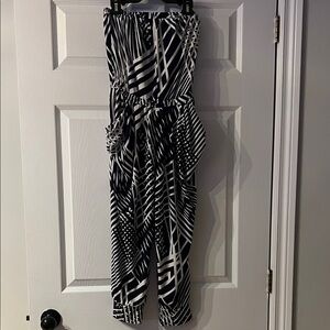 🌴vacation pick🌴Katie Blue and White Geometric Jumpsuit